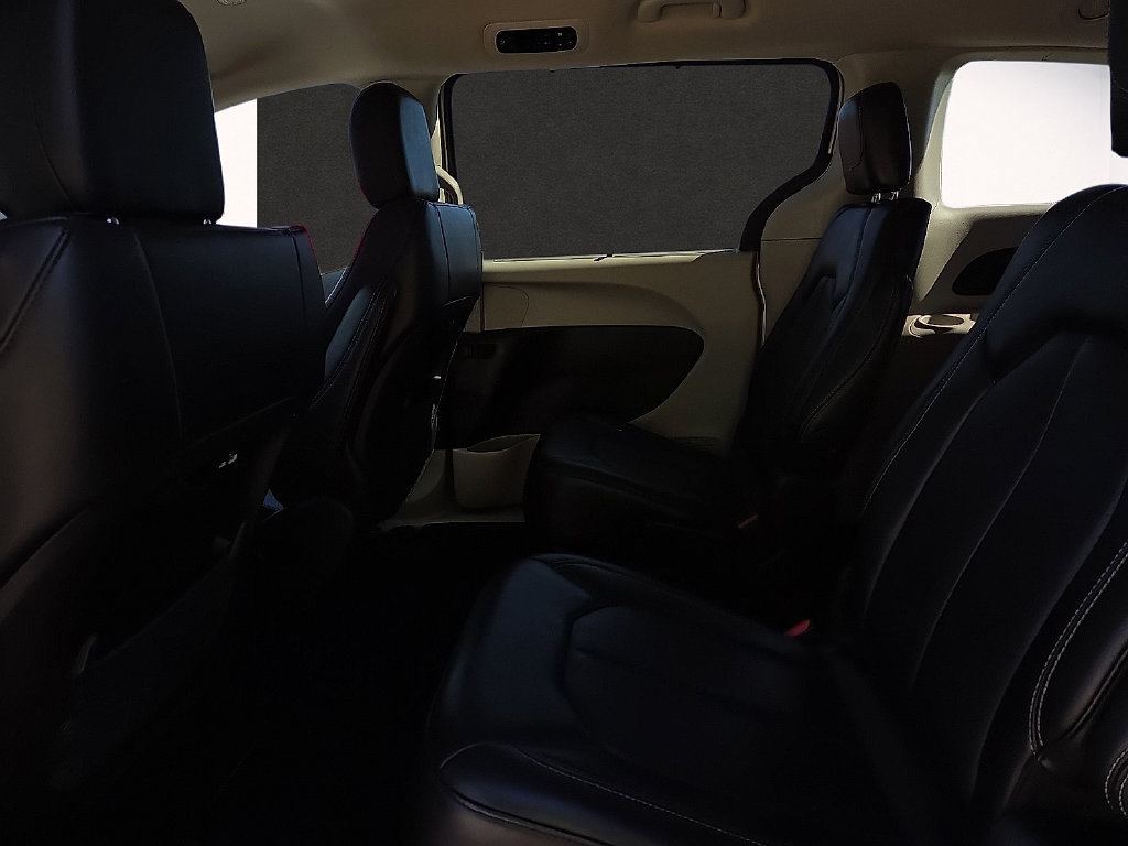 Used 2023 Chrysler Pacifica Touring-L FWD image 10