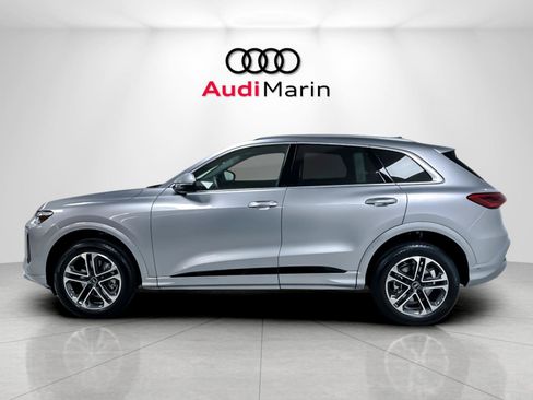 Used 2025 Audi Q5 Premium Plus w/ Premium Plus AWD/4WD image 2