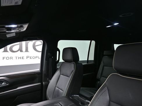 Used 2023 Chevrolet Suburban Premier image 17