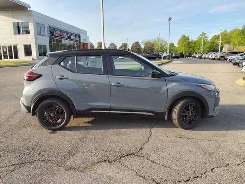 Used 2023 Nissan Kicks SR w/ SR Premium Package FWD image 2
