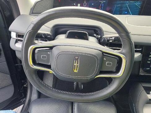 Used 2025 Lincoln Navigator L Reserve AWD/4WD image 10