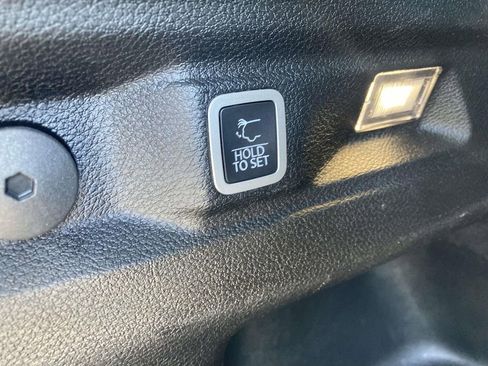 Used 2022 Jeep Grand Cherokee L Laredo AWD/4WD image 14