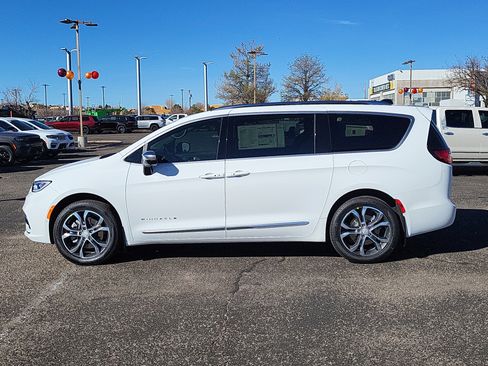 New 2026 Chrysler Pacifica Pinnacle image 3