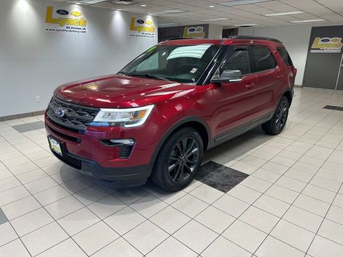 Used 2018 Ford Explorer XLT w/ XLT Appearance Package AWD/4WD image 2