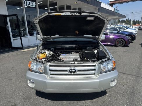 Used 2007 Toyota Highlander 4WD V6 w/ 3rd Row image 12