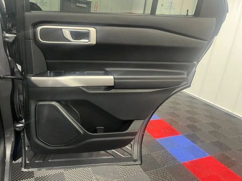 Used 2022 Ford Explorer XLT w/ Equipment Group 202A AWD/4WD image 16