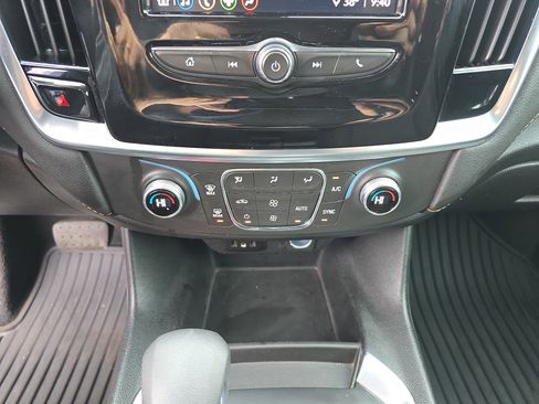 Used 2021 Chevrolet Traverse LS image 29