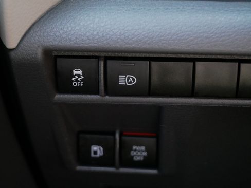 Used 2024 Toyota Sienna XLE FWD image 29