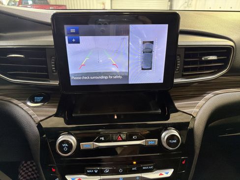 Used 2022 Ford Explorer Limited w/ Equipment Group 301A RWD image 18