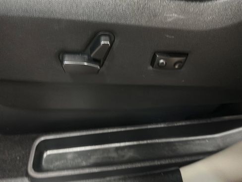 Used 2014 Chrysler Town & Country Touring-L w/ Driver Convenience Group image 16