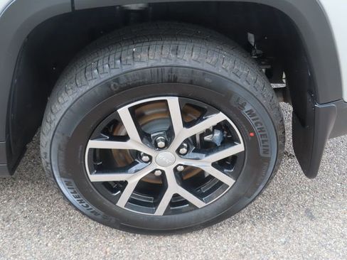 Used 2025 Jeep Grand Cherokee L Limited w/ Luxury Tech Group II AWD/4WD image 16
