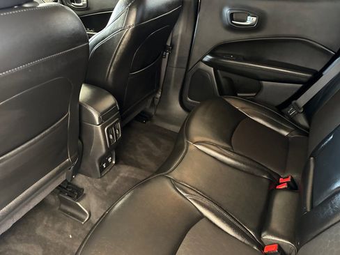 Used 2019 Jeep Compass Latitude FWD image 12
