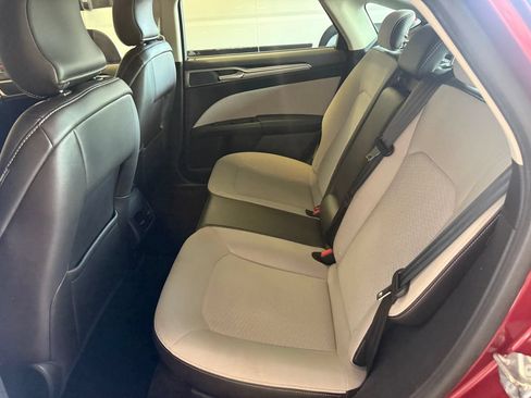 Used 2019 Ford Fusion SE w/ Equipment Group 151A FWD image 12
