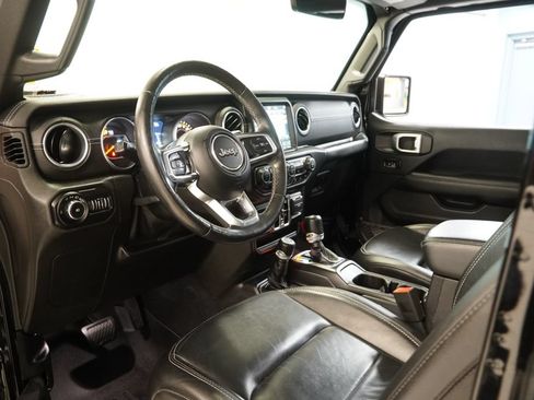 Used 2018 Jeep Wrangler Unlimited Sahara AWD/4WD image 6