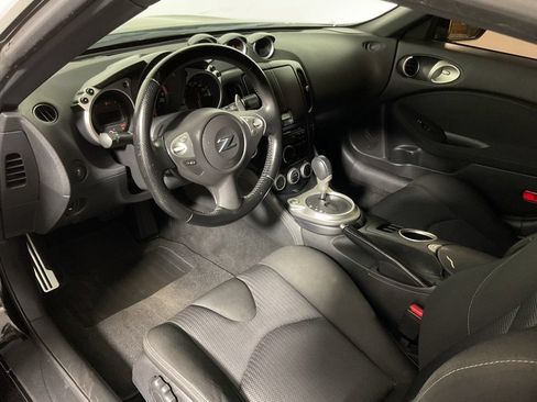 Used 2014 Nissan 370Z Coupe RWD image 20