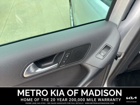 Used 2013 Volkswagen Tiguan S image 24