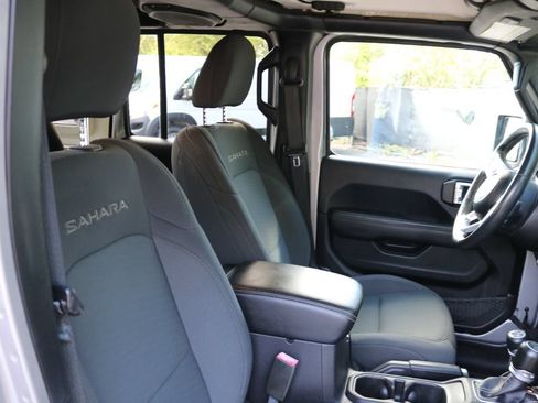 Used 2019 Jeep Wrangler Unlimited Sahara AWD/4WD image 21