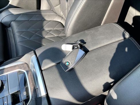 Used 2024 BMW X5 xDrive40i w/ Premium Package AWD/4WD image 14