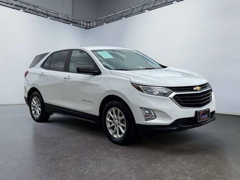 Used 2021 Chevrolet Equinox LS w/ LS Convenience Package FWD image 3