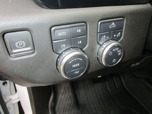 Used 2024 GMC Sierra 1500 SLE w/ X31 Off-Road Package image 36