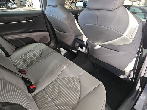 Used 2021 Toyota Camry SE image 11