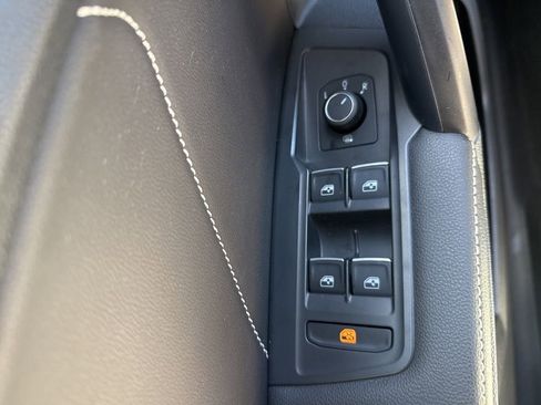 Used 2022 Volkswagen Tiguan SE AWD/4WD image 11