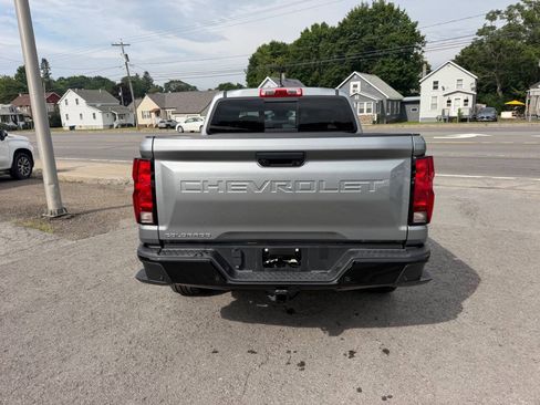 Used 2024 Chevrolet Colorado W/T w/ Technology Package AWD/4WD image 4