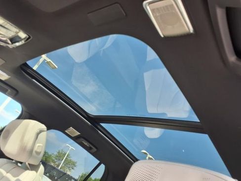 New 2026 Cadillac Vistiq Luxury image 14