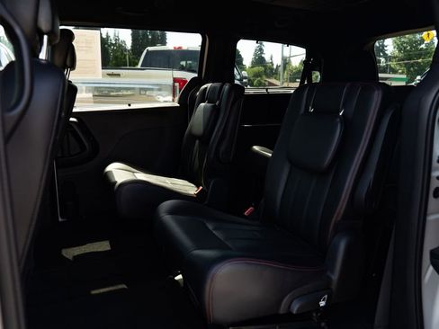 Used 2017 Dodge Grand Caravan GT FWD image 19