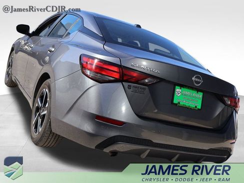 Used 2024 Nissan Sentra SV image 3