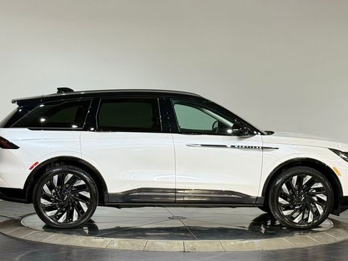 New 2026 Lincoln Nautilus Reserve w/ Jet Appearance Package image 10