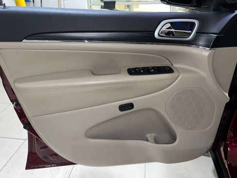 Used 2021 Jeep Grand Cherokee Limited AWD/4WD image 16