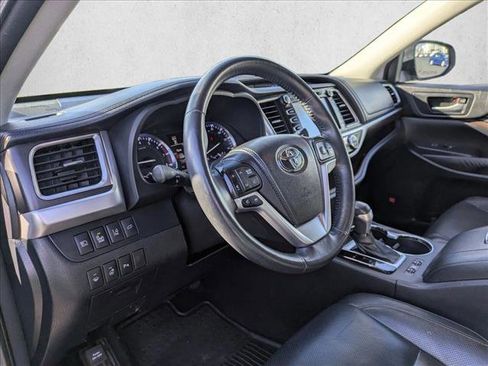 Used 2014 Toyota Highlander Limited Platinum image 9