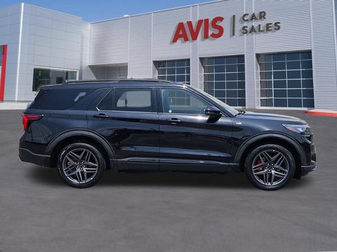 Used 2025 Ford Explorer ST-Line w/ ST-Line Street Pack AWD/4WD image 7