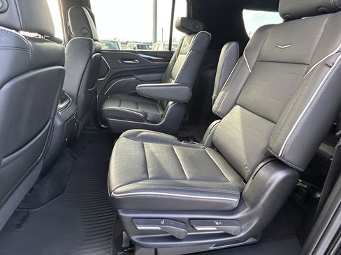 Used 2022 Cadillac Escalade ESV Premium Luxury image 9