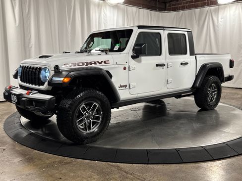 Used 2026 Jeep Gladiator Mojave AWD/4WD image 1