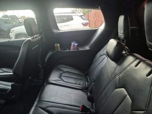 Used 2025 Chrysler Pacifica Select FWD image 19