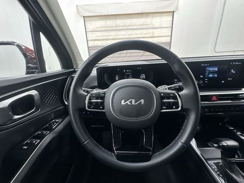 Certified 2025 Kia Sorento EX w/ Panoramic Sunroof Package image 12