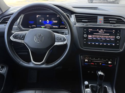 Used 2022 Volkswagen Tiguan SE image 5
