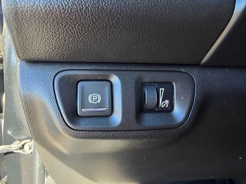 Used 2019 GMC Acadia SLE w/ LPO, Cargo Package image 18