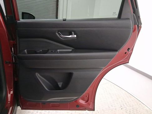 Used 2024 Nissan Pathfinder SL w/ SL Premium Package image 12