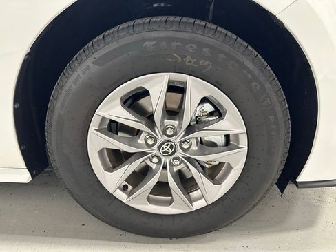 Used 2026 Toyota Sienna LE image 64