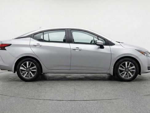 Used 2025 Nissan Versa SV image 11
