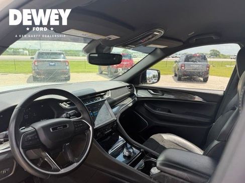 Used 2022 Jeep Grand Cherokee Altitude AWD/4WD image 17