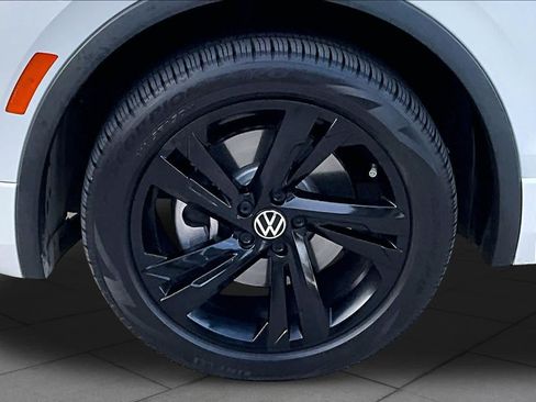 Used 2024 Volkswagen Tiguan SE R-Line AWD/4WD image 11