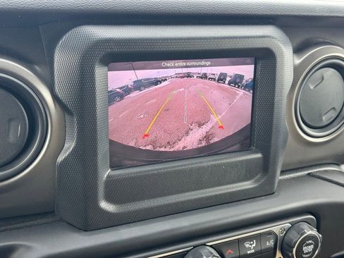 Used 2021 Jeep Wrangler Unlimited Sport image 25