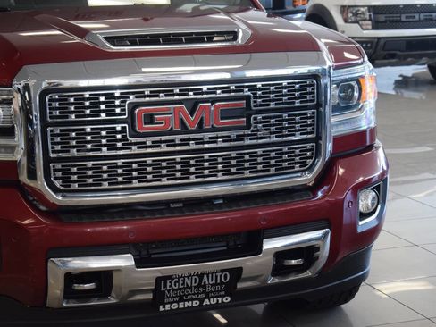 Used 2018 GMC Sierra 2500 Denali w/ Duramax Plus Package AWD/4WD image 9