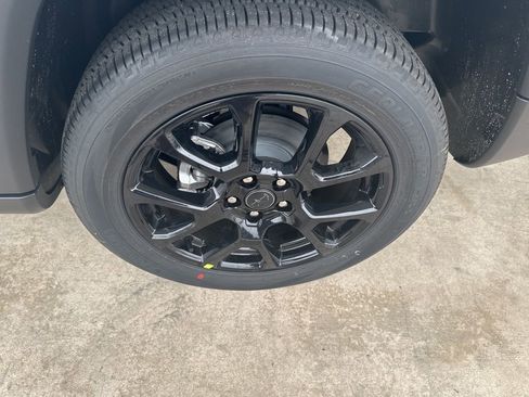 New 2026 Jeep Compass Latitude w/ Sun and Sound Group image 28