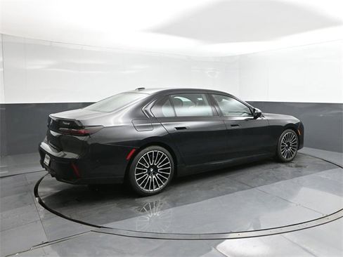 New 2025 BMW 750e xDrive w/ Premium Package image 15
