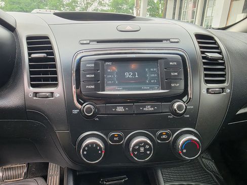 Used 2017 Kia Forte LX w/ LX Popular Package FWD image 12